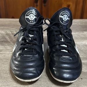 Boys Nike Chaser VT Versatract Soccer Cleats Size 2Y.